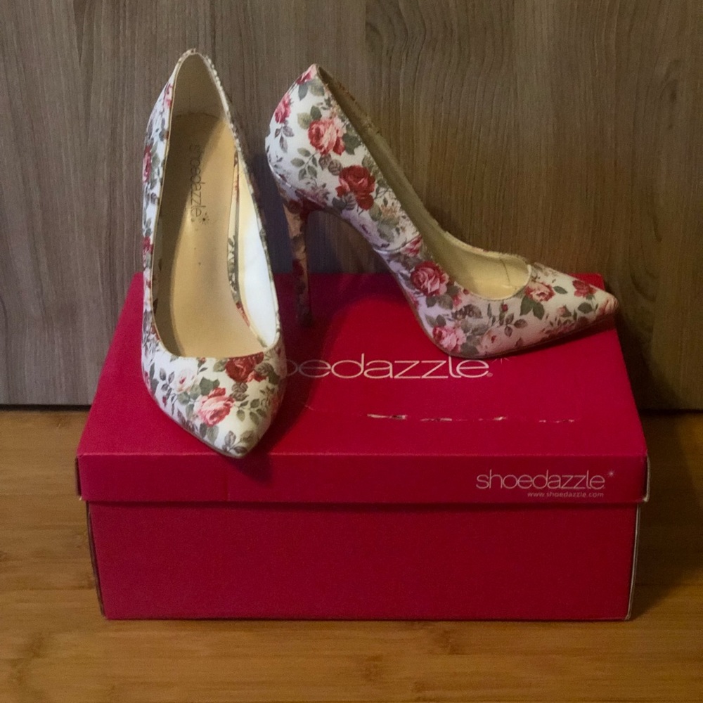 Size 6.5 floral heels *box included*